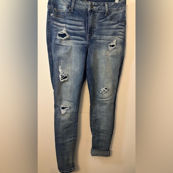 Maurices | High-Rise Distressed Jegging - Picture 2 of 6